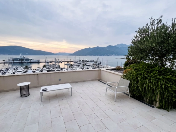 Trosoban stan 244 m² – Tivat — fotografija 18
