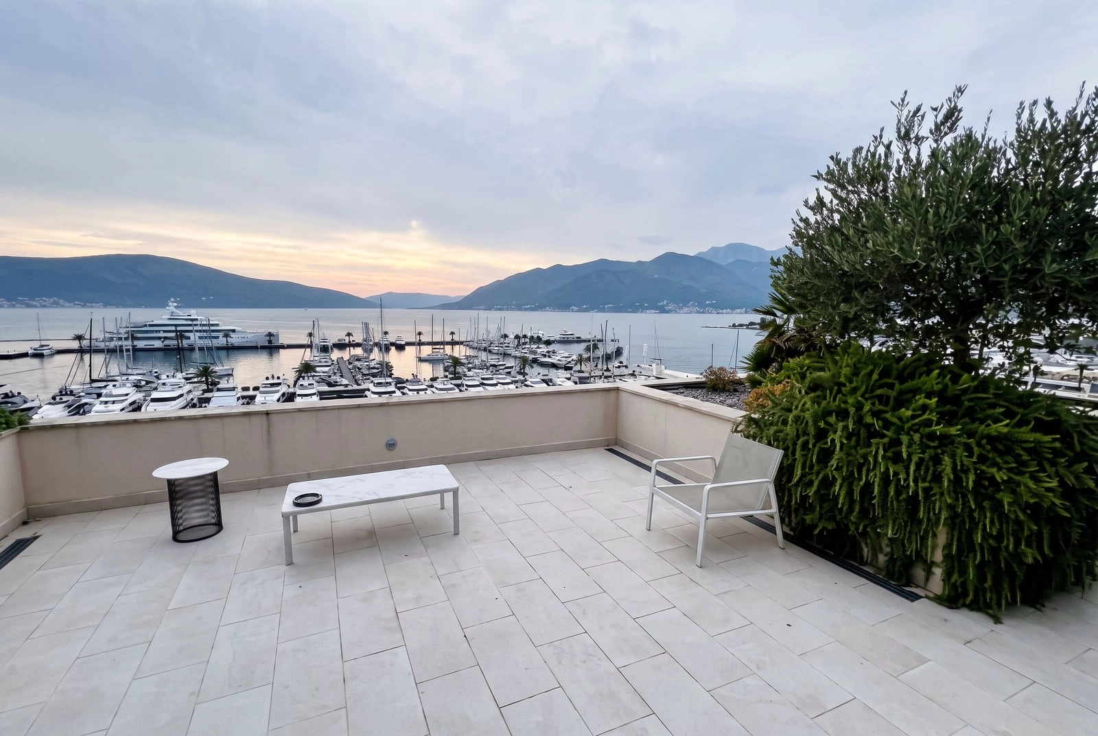Trosoban stan 244 m² – Tivat — fotografija 18