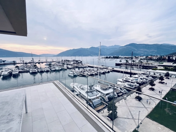 Trosoban stan 244 m² – Tivat — fotografija 19