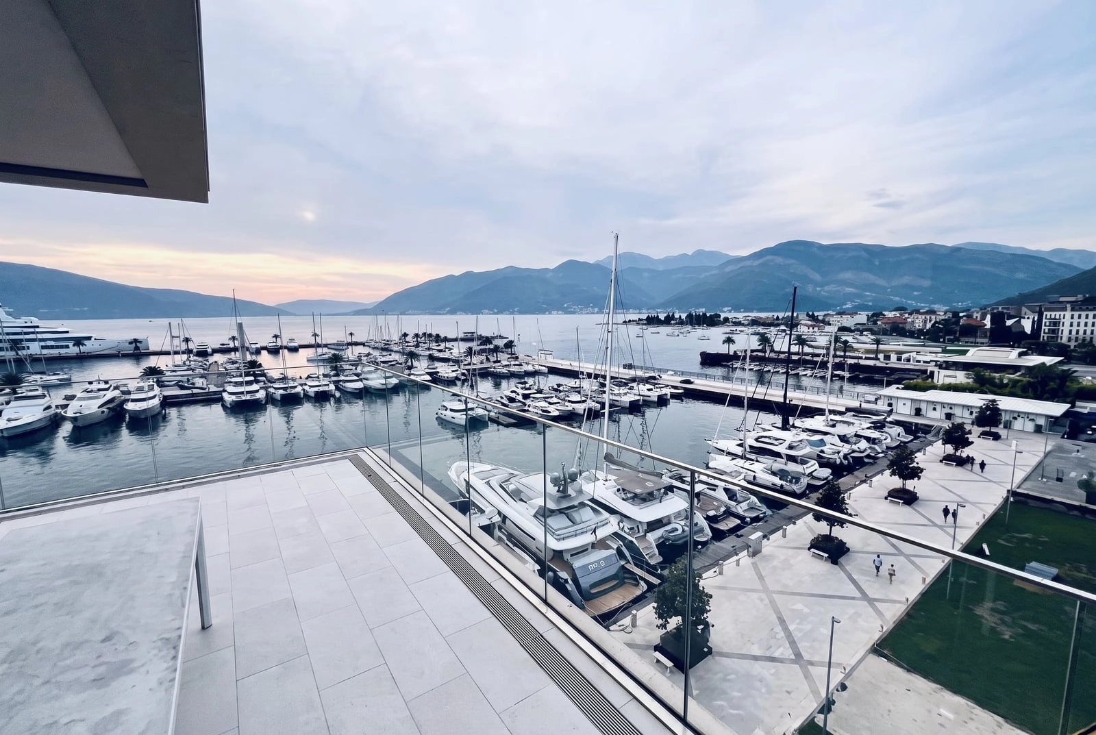 Trosoban stan 244 m² – Tivat — fotografija 19