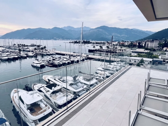 Trosoban stan 244 m² – Tivat — fotografija 20