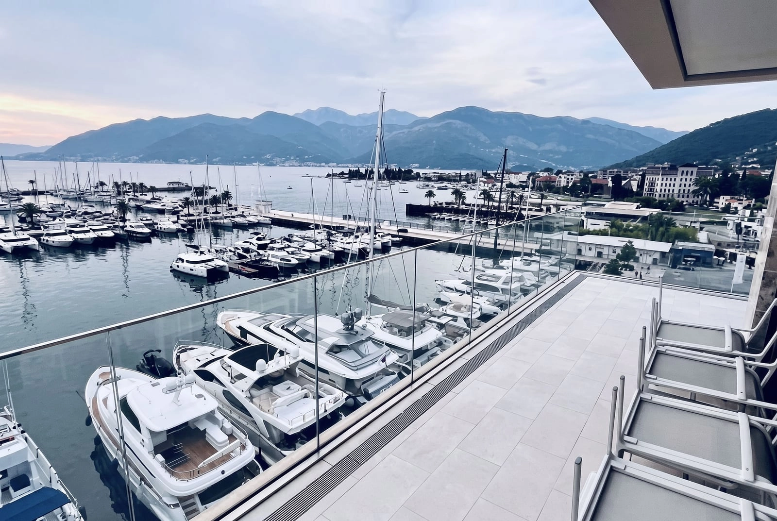 Trosoban stan 244 m² – Tivat — fotografija 20