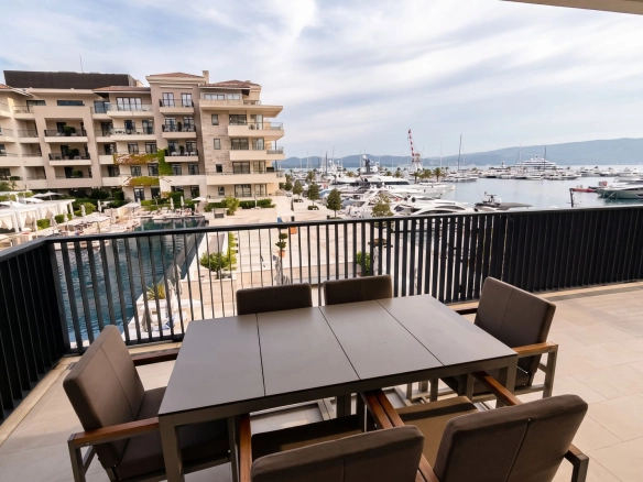 Trosoban stan 215 m² – Tivat — fotografija 5