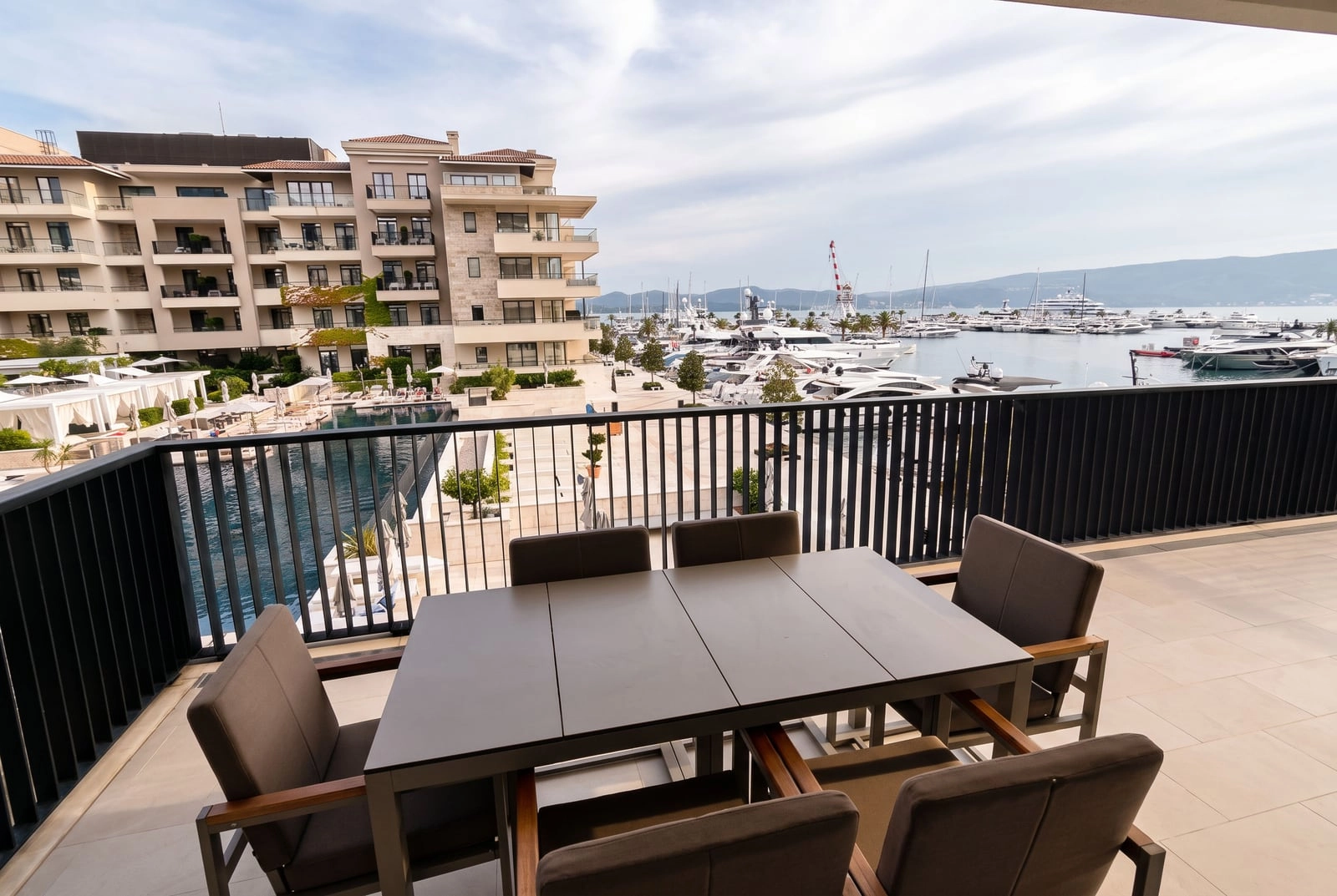 Trosoban-stan-sa-terasom-u-Porto-Montenegru-Tivat-4 Trosoban stan 215 m² – Tivat — fotografija 5