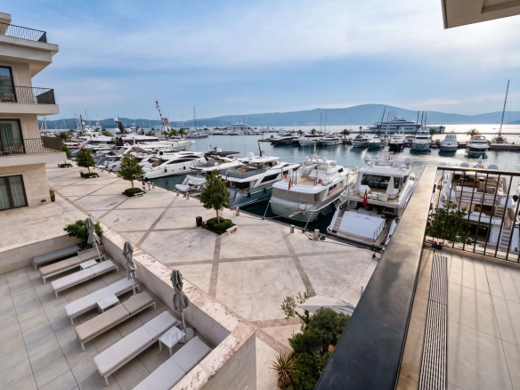 Trosoban stan 215 m² – Tivat — fotografija 7