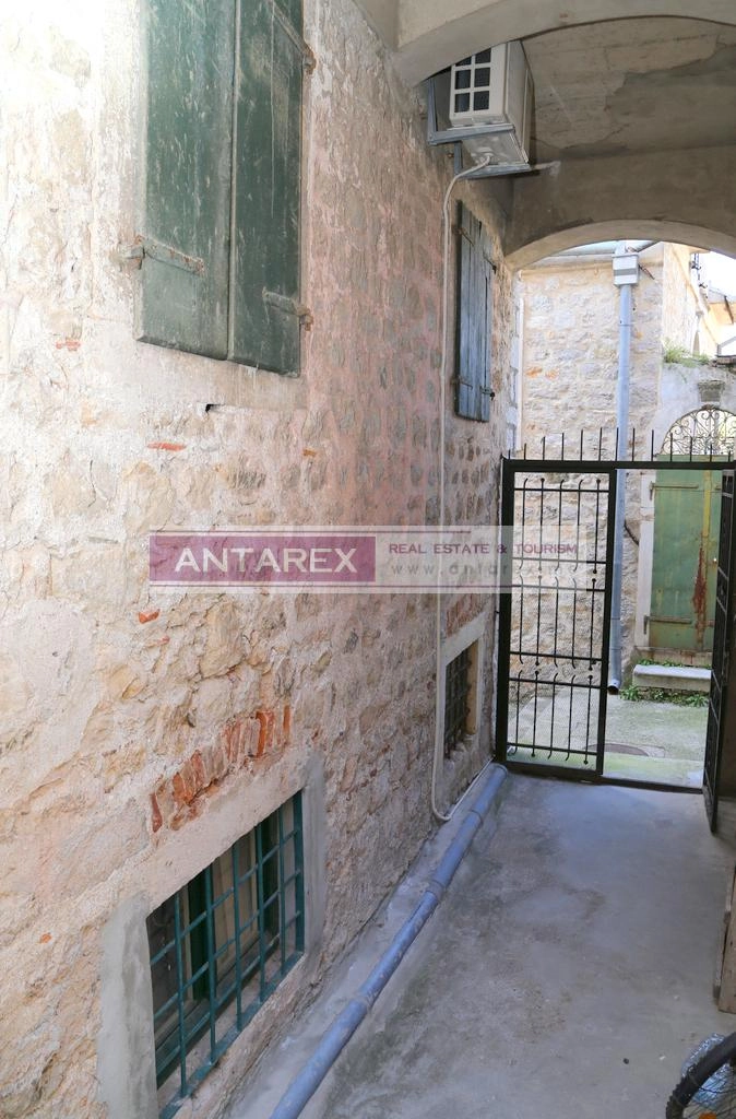 Jednosoban-stan-u-starom-gradu-Herceg-Novi-5 Jednosoban stan 30 m² – Herceg Novi — fotografija 6