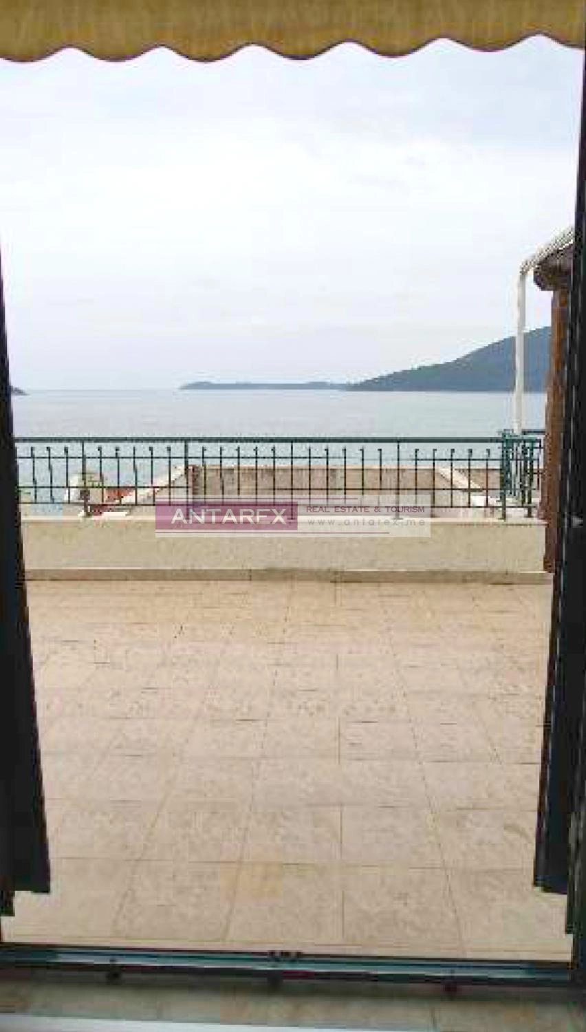 Penthaus-s-terasom-i-pogledom-na-more-Savina-Herceg-Novi-11 Dvosoban stan 207 m² – Herceg Novi — fotografija 12
