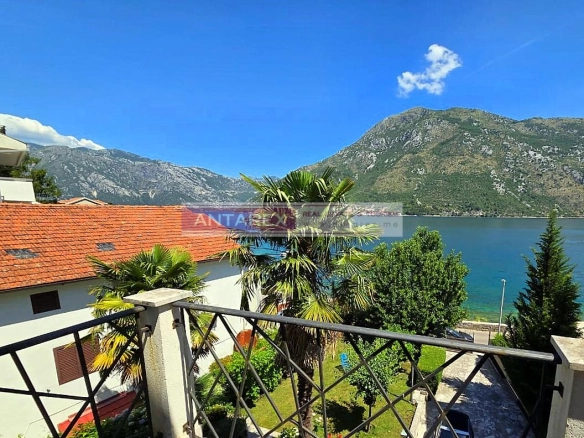 Kuća na prvoj liniji u Stolivu