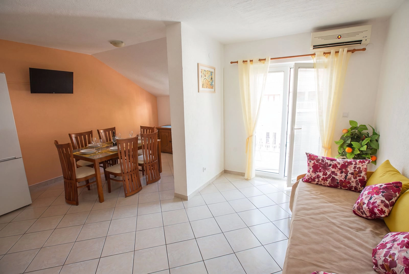 Dvosoban-stan-sa-terasom-u-Budvi-8 Dvosoban stan 60 m² – Budva — fotografija 9