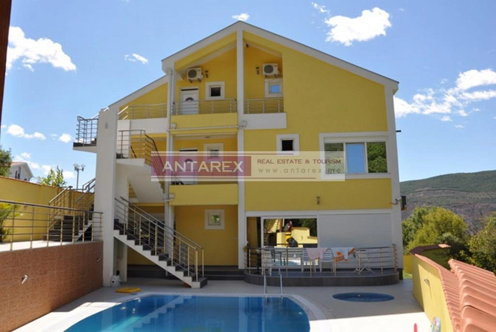 Kuca-sa-sest-apartmana-i-bazenom-Herceg-Novi Kuća sa šest apartmana i bazenom