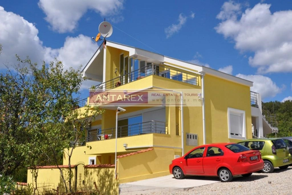 Kuca-sa-sest-apartmana-i-bazenom-Herceg-Novi-1 Kuća 350 m² – Herceg Novi — fotografija 2