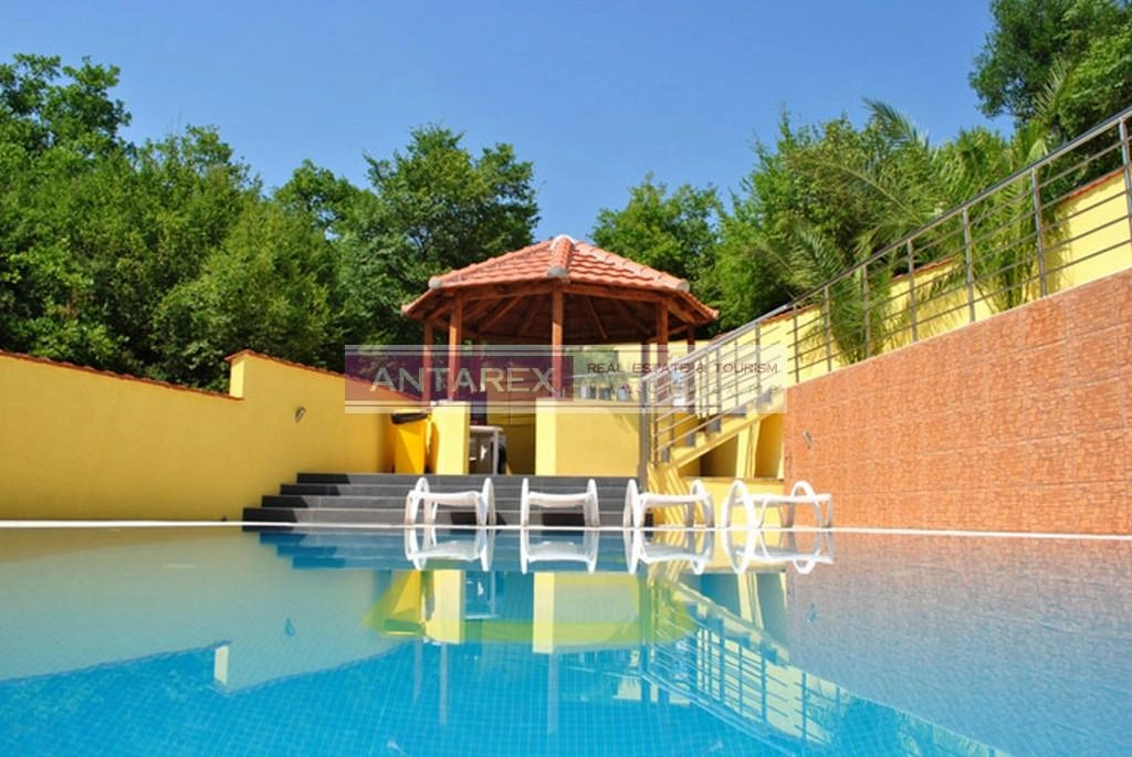 Kuca-sa-sest-apartmana-i-bazenom-Herceg-Novi-3 Kuća 350 m² – Herceg Novi — fotografija 4