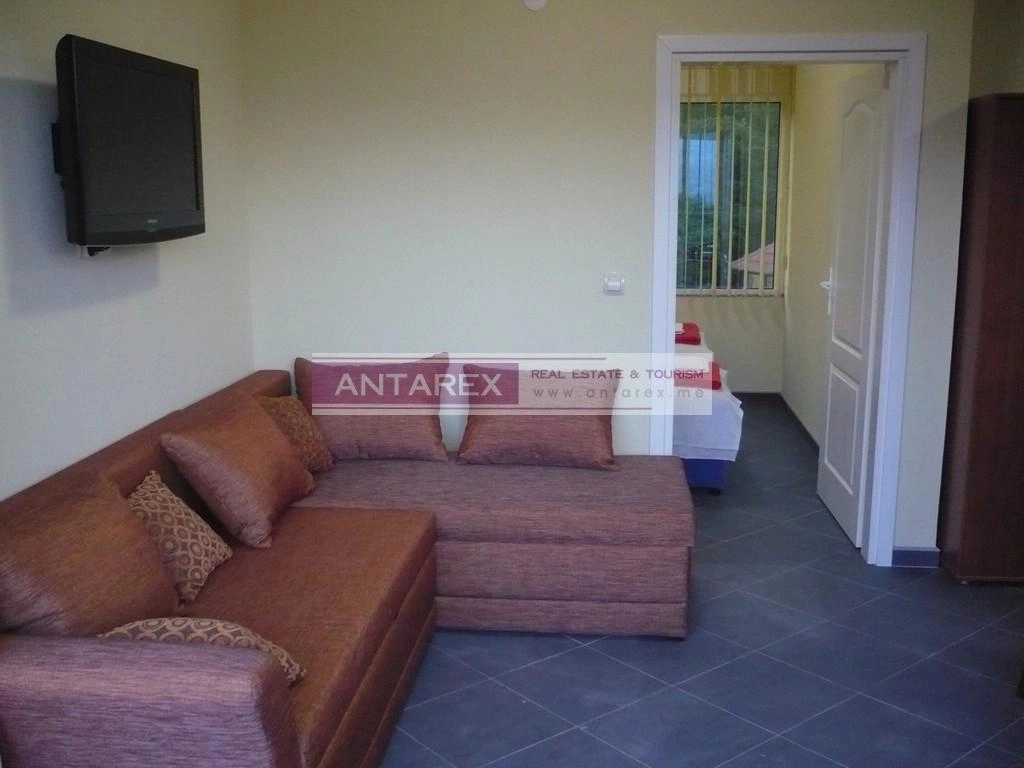 Kuca-sa-sest-apartmana-i-bazenom-Herceg-Novi-4 Kuća 350 m² – Herceg Novi — fotografija 5