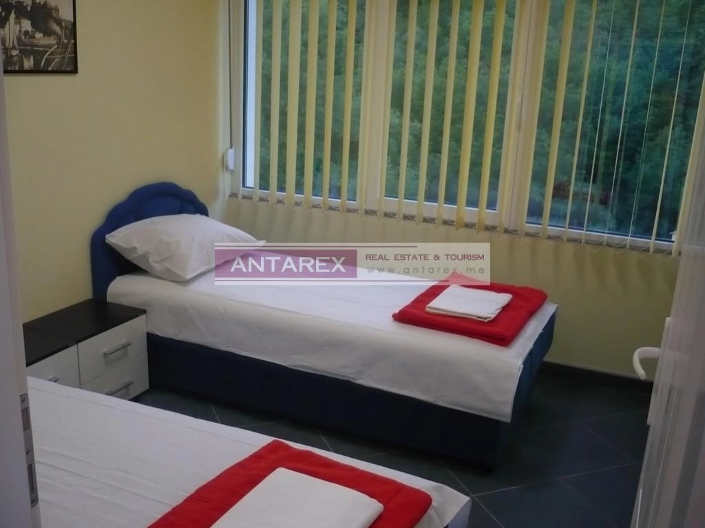 Kuca-sa-sest-apartmana-i-bazenom-Herceg-Novi-5 Kuća 350 m² – Herceg Novi — fotografija 6