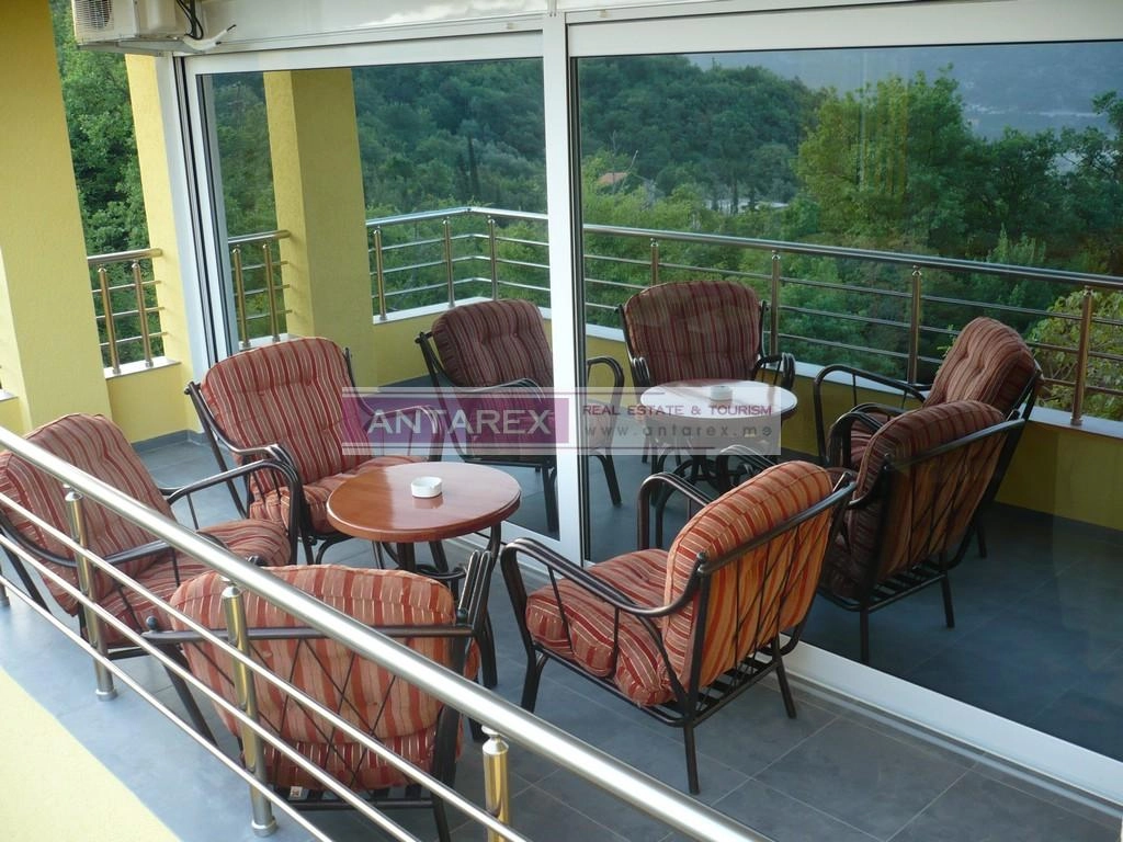 Kuca-sa-sest-apartmana-i-bazenom-Herceg-Novi-6 Kuća 350 m² – Herceg Novi — fotografija 7