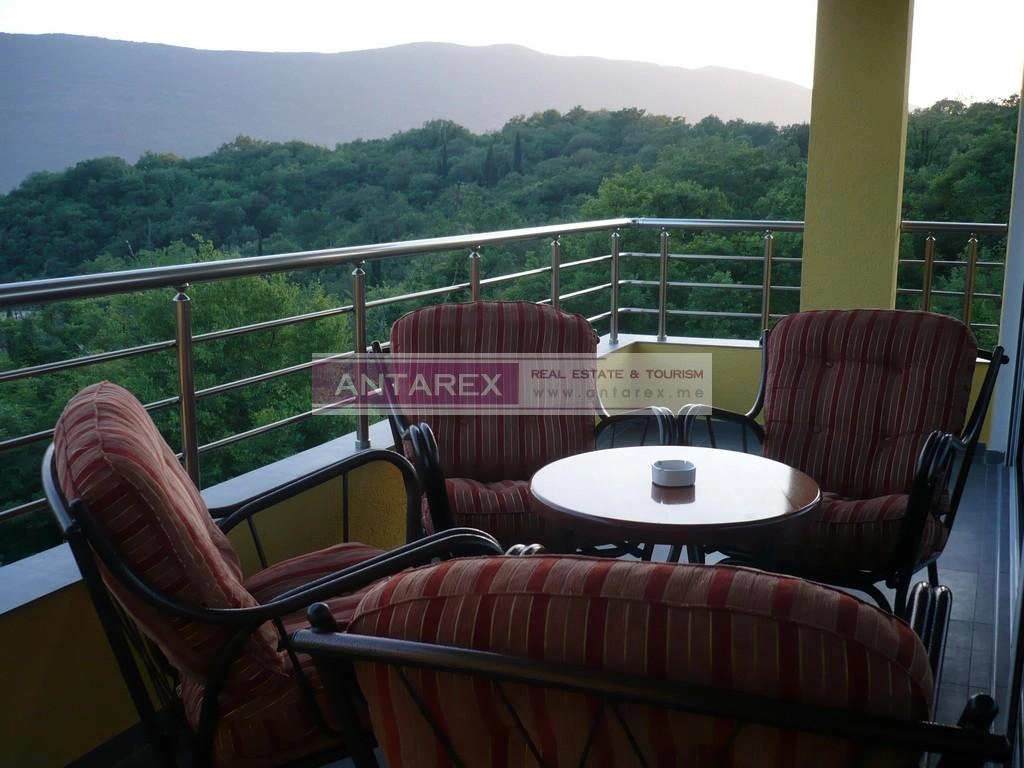 Kuca-sa-sest-apartmana-i-bazenom-Herceg-Novi-7 Kuća 350 m² – Herceg Novi — fotografija 8
