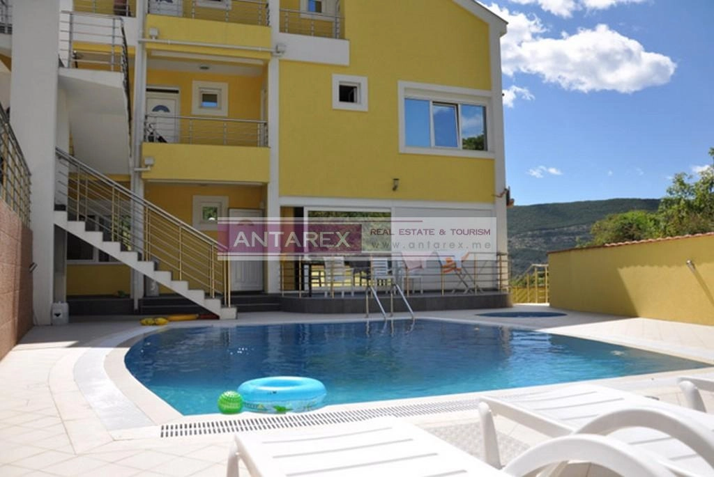Kuca-sa-sest-apartmana-i-bazenom-Herceg-Novi-11 Kuća 350 m² – Herceg Novi — fotografija 12