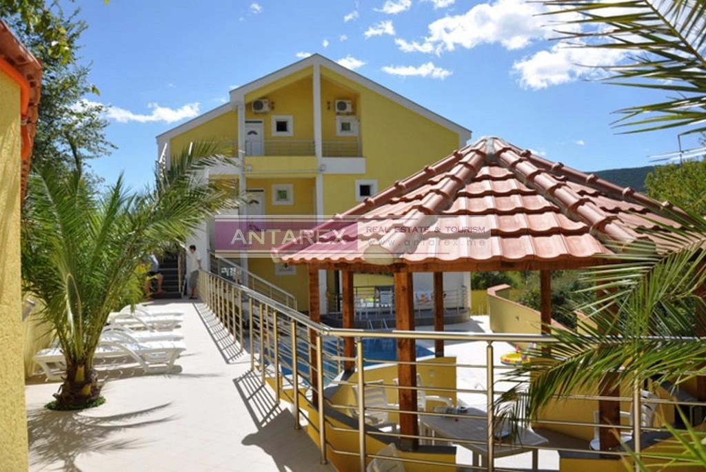 Kuca-sa-sest-apartmana-i-bazenom-Herceg-Novi-12 Kuća 350 m² – Herceg Novi — fotografija 13