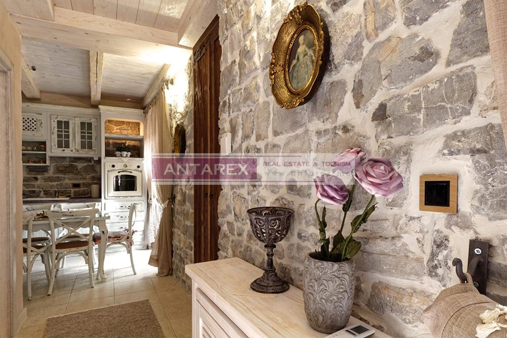 Kamena-kuca-na-prvoj-liniji-do-mora-Opatovo-Tivat-4 Kuća 125 m² – Tivat — fotografija 5