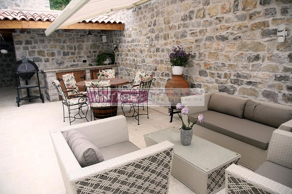 Kamena-kuca-na-prvoj-liniji-do-mora-Opatovo-Tivat-6 Kuća 125 m² – Tivat — fotografija 7