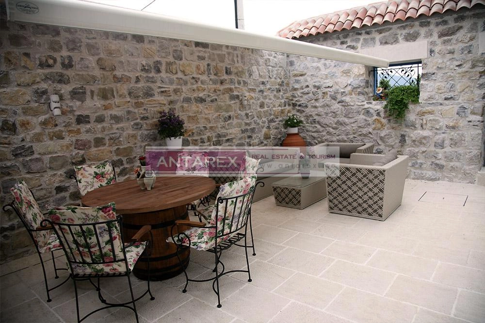 Kamena-kuca-na-prvoj-liniji-do-mora-Opatovo-Tivat-7 Kuća 125 m² – Tivat — fotografija 8
