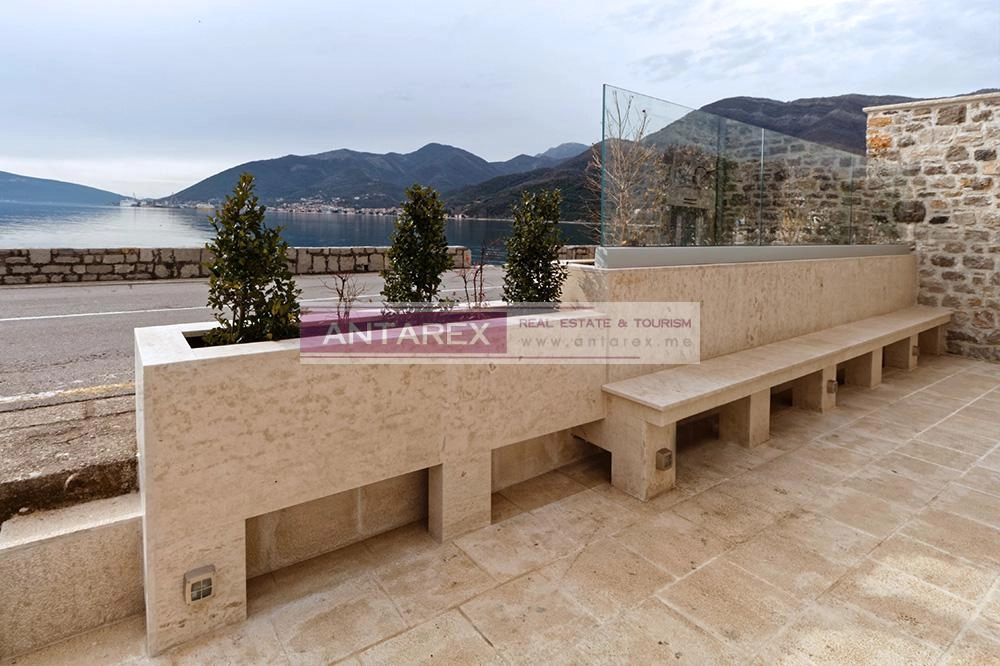 Kamena-kuca-na-prvoj-liniji-do-mora-Opatovo-Tivat-13 Kuća 125 m² – Tivat — fotografija 14