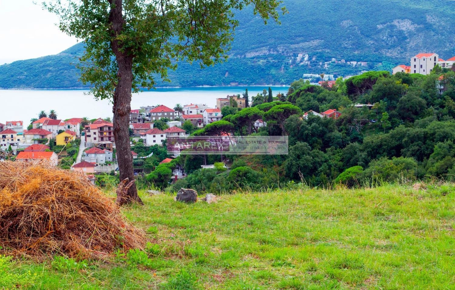 Plac-sa-pogledom-na-zaliv-u-naselju-Podi-Herceg-Novi-1 Plac 877 m² – Podi, Herceg Novi — fotografija 2