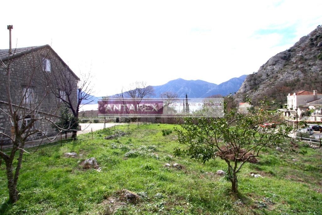 Kuca-sa-terasama-u-Orahovcu-Kotor Kuća sa terasama u Orahovcu
