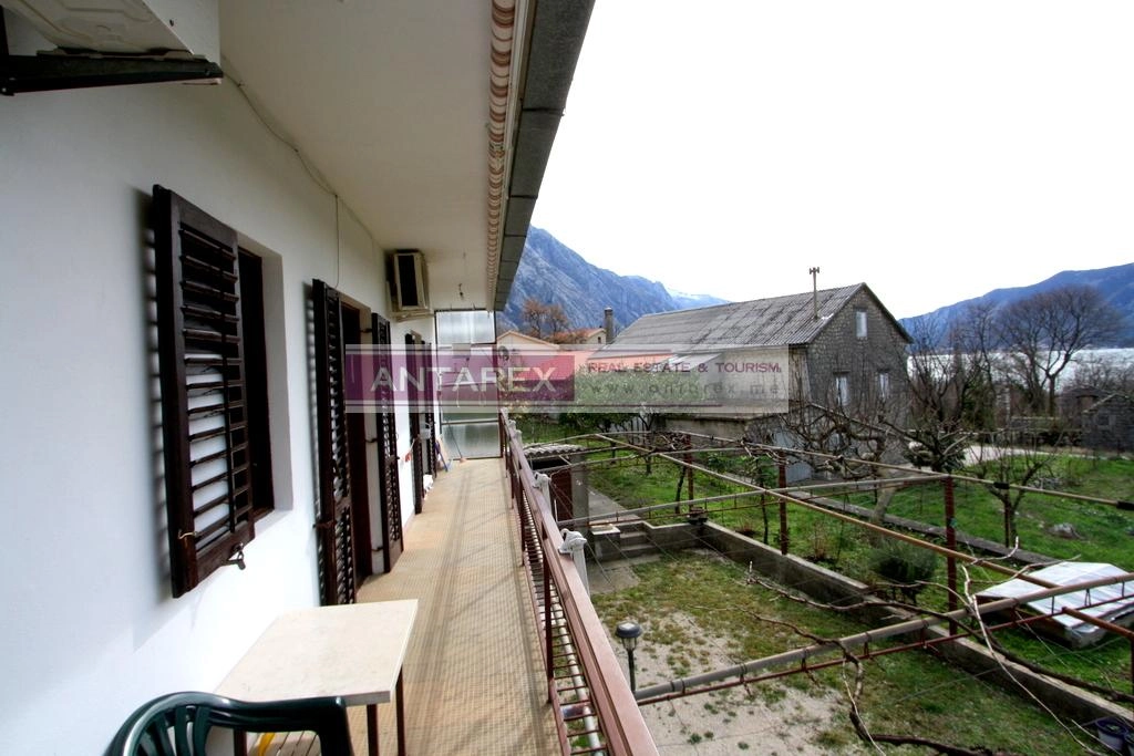 Kuca-sa-terasama-u-Orahovcu-Kotor-3 Kuća 296 m² – Orahovac, Kotor — fotografija 4