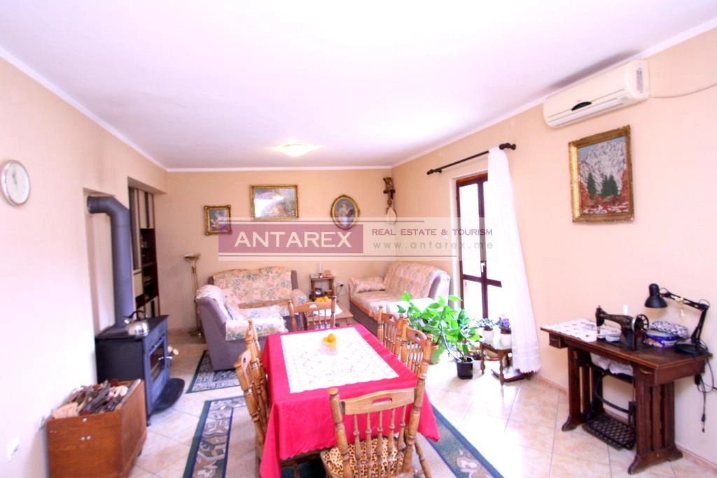 Kuca-sa-terasama-u-Orahovcu-Kotor-4 Kuća 296 m² – Orahovac, Kotor — fotografija 5