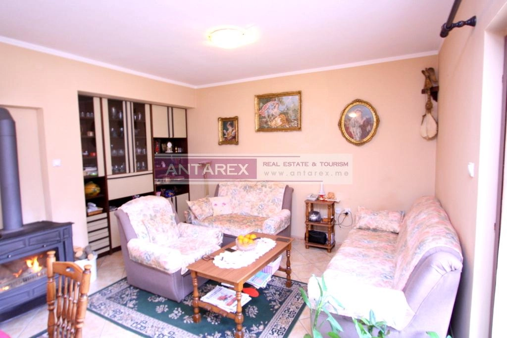Kuca-sa-terasama-u-Orahovcu-Kotor-5 Kuća 296 m² – Orahovac, Kotor — fotografija 6