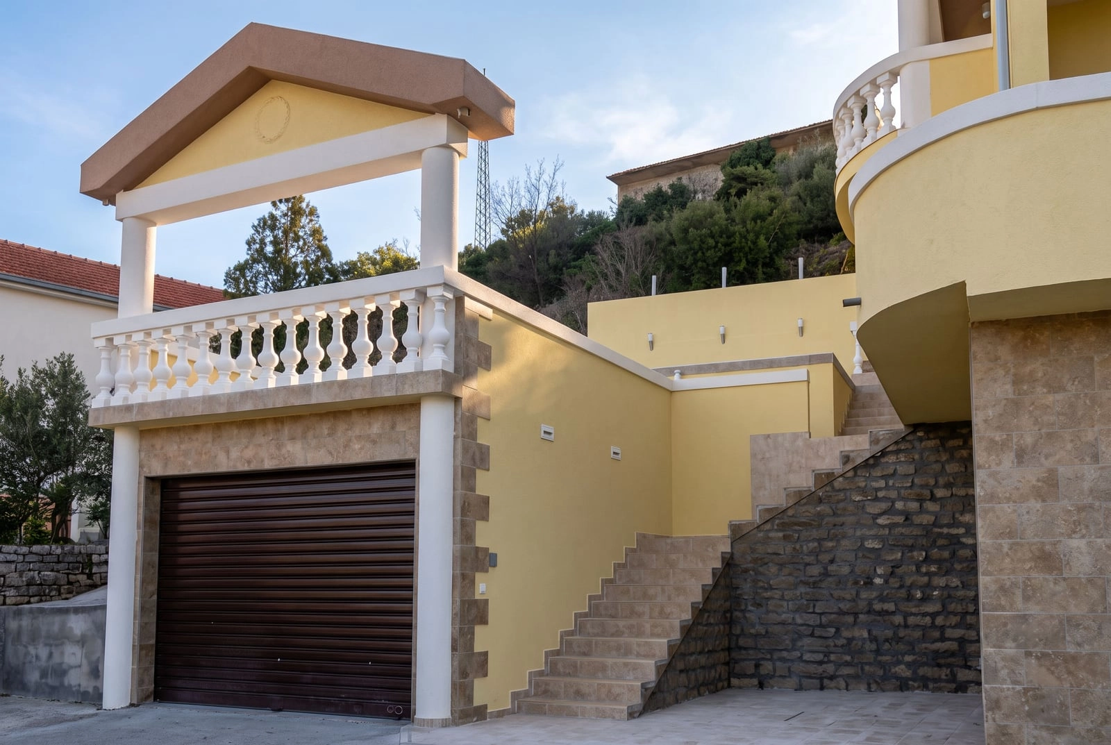 Kuca-sa-bazenom-i-pogledom-na-more-u-Opatovu-Tivat-1 Kuća 228 m² – Tivat — fotografija 2
