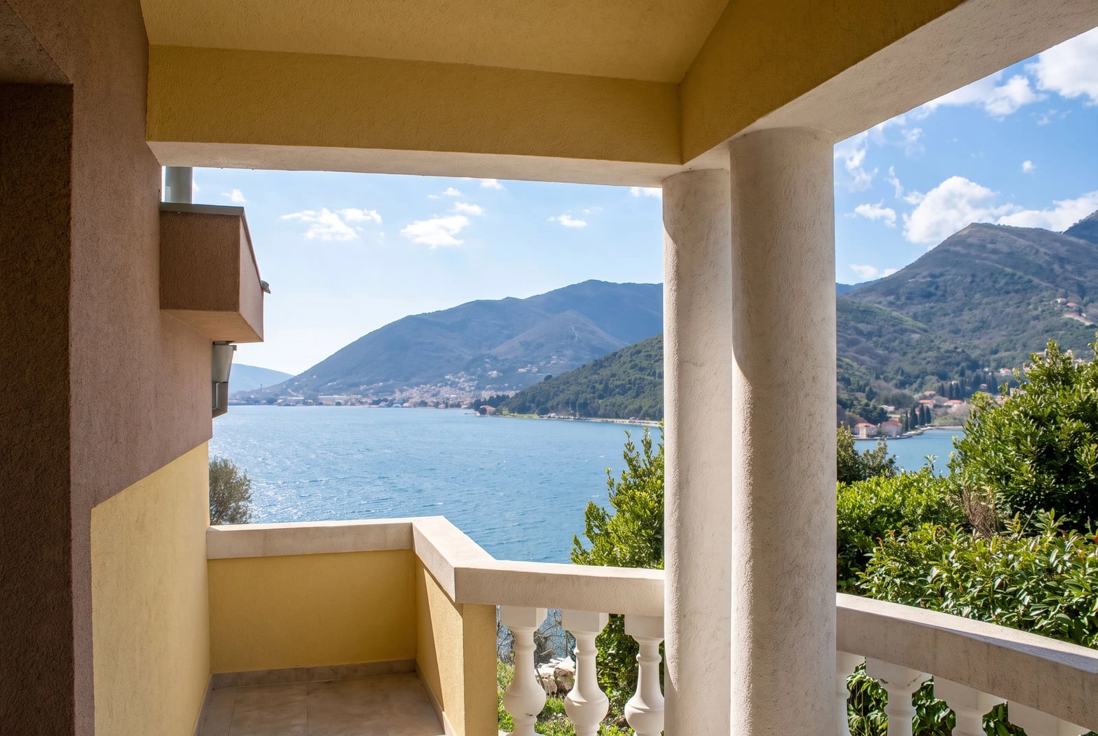Kuca-sa-bazenom-i-pogledom-na-more-u-Opatovu-Tivat-8 Kuća 228 m² – Tivat — fotografija 9