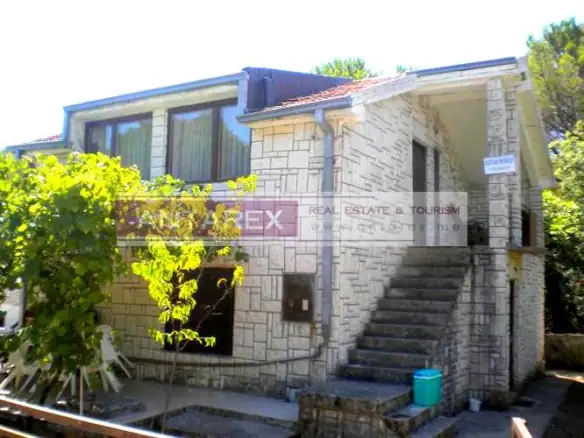 Kuća na prodaju na Luštici sa placom od 200 m²
