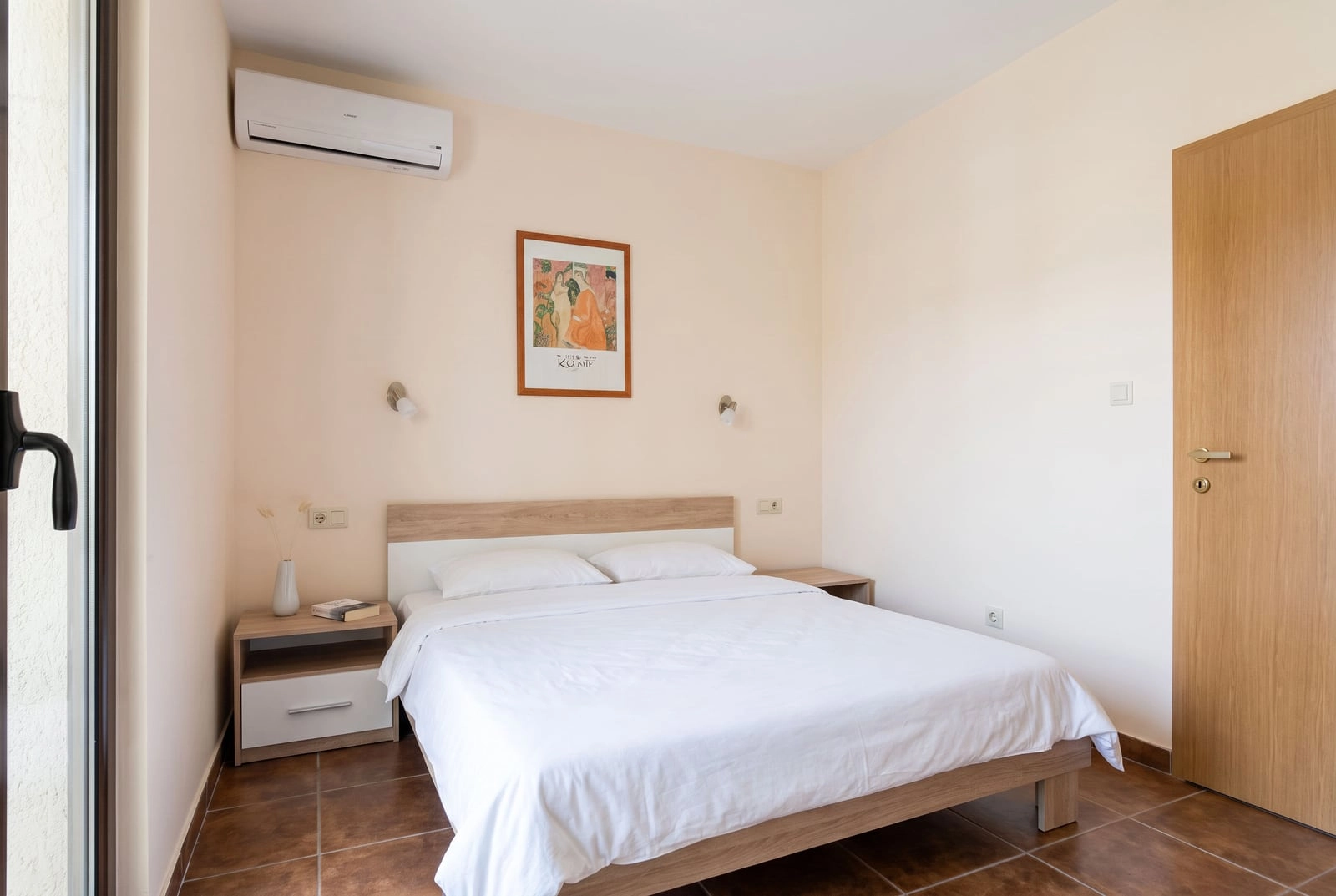 Troetazna-kuca-sa-tri-apartmana-u-Opatovu-Tivat-3 Kuća 198 m² – Tivat — fotografija 4