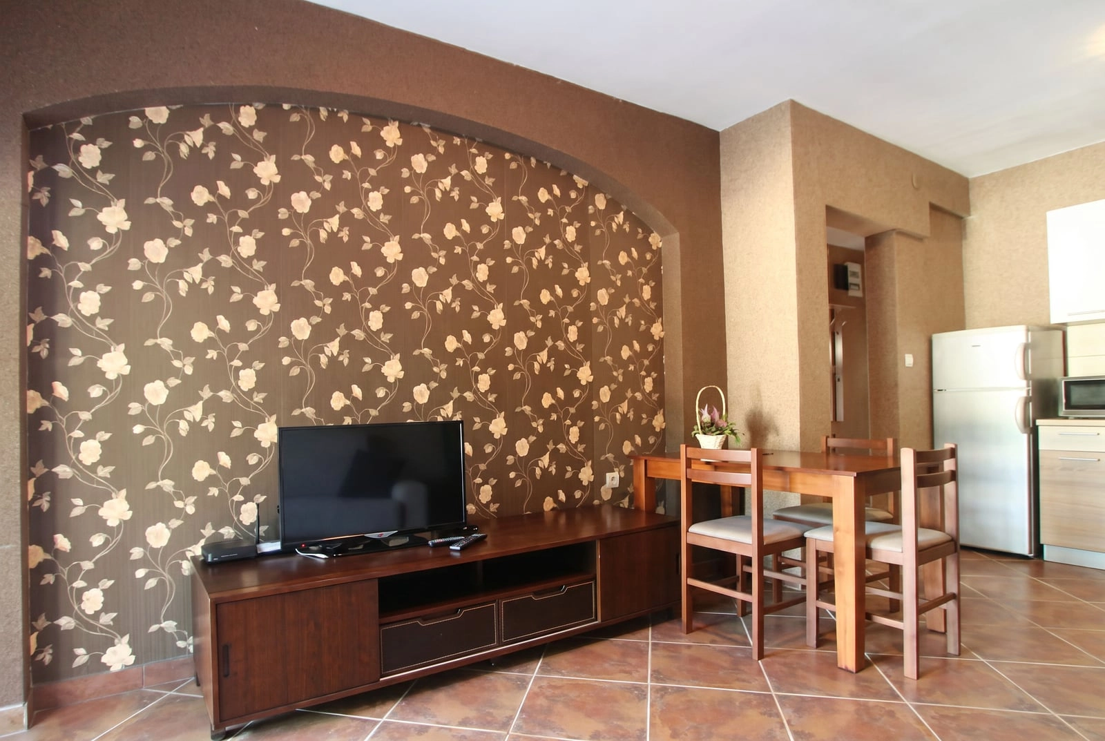 Troetazna-kuca-sa-tri-apartmana-u-Opatovu-Tivat-5 Kuća 198 m² – Tivat — fotografija 6
