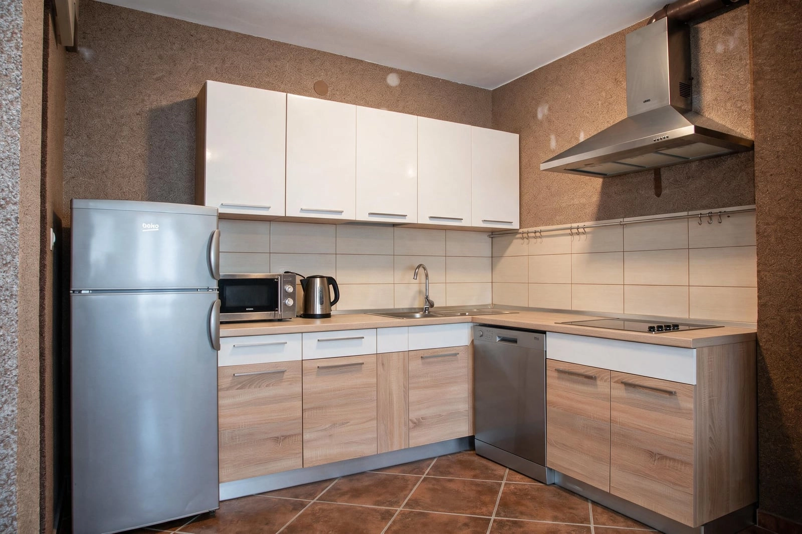 Troetazna-kuca-sa-tri-apartmana-u-Opatovu-Tivat-6 Kuća 198 m² – Tivat — fotografija 7