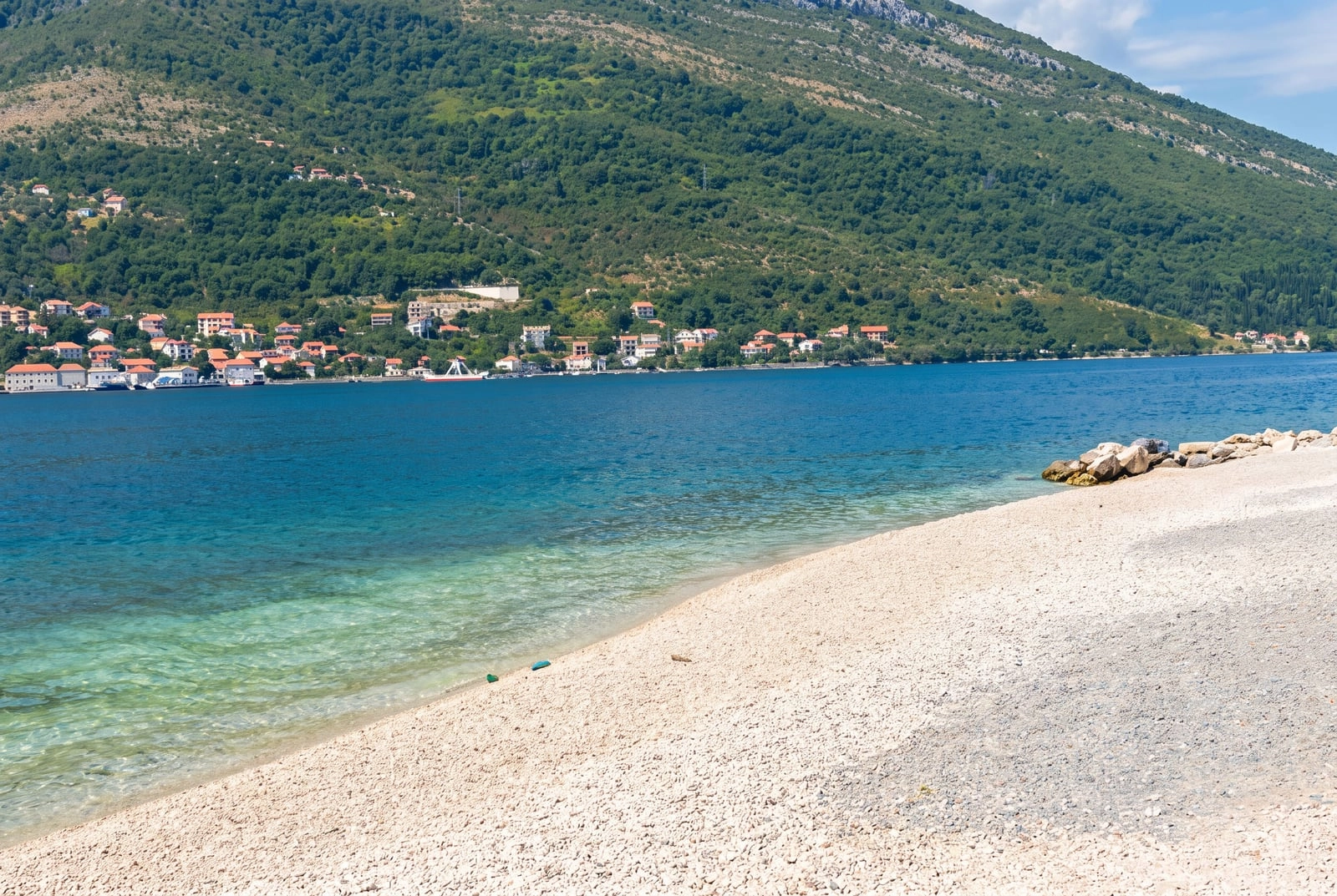 Troetazna-kuca-sa-tri-apartmana-u-Opatovu-Tivat-8 Kuća 198 m² – Tivat — fotografija 9
