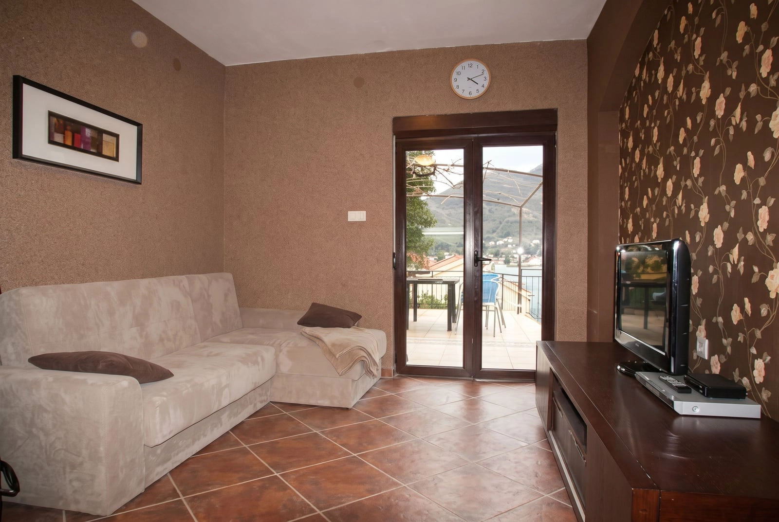Troetazna-kuca-sa-tri-apartmana-u-Opatovu-Tivat-9 Kuća 198 m² – Tivat — fotografija 10