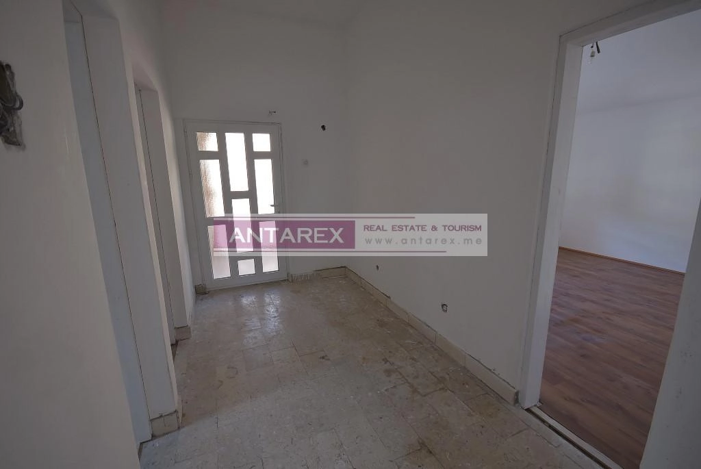 Kuca-sa-tri-sprata-u-Igalu-Herceg-Novi-10 Kuća 232 m² – Igalo, Herceg Novi — fotografija 11