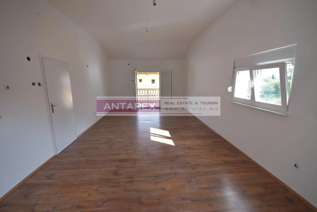 Kuca-sa-tri-sprata-u-Igalu-Herceg-Novi-11 Kuća 232 m² – Igalo, Herceg Novi — fotografija 12