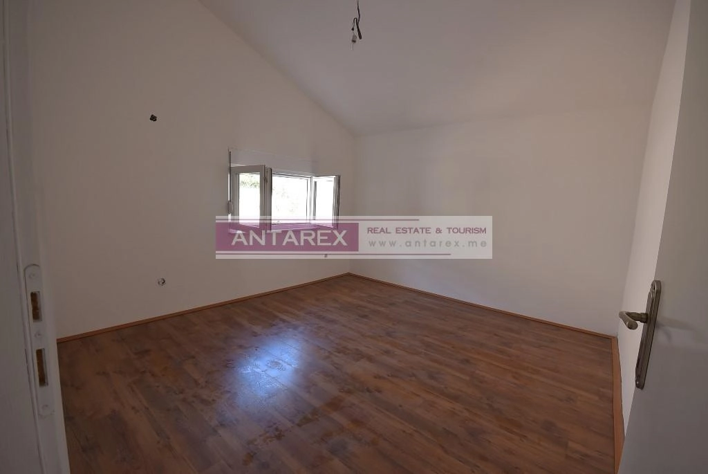 Kuca-sa-tri-sprata-u-Igalu-Herceg-Novi-12 Kuća 232 m² – Igalo, Herceg Novi — fotografija 13