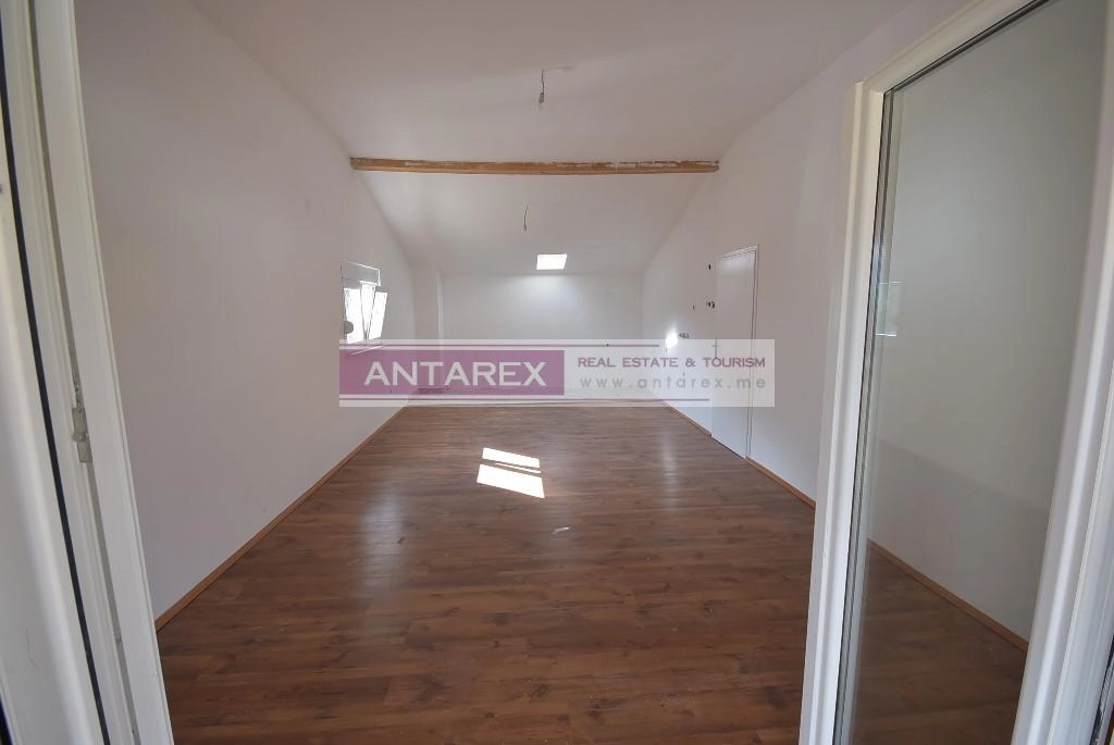 Kuca-sa-tri-sprata-u-Igalu-Herceg-Novi-13 Kuća 232 m² – Igalo, Herceg Novi — fotografija 14