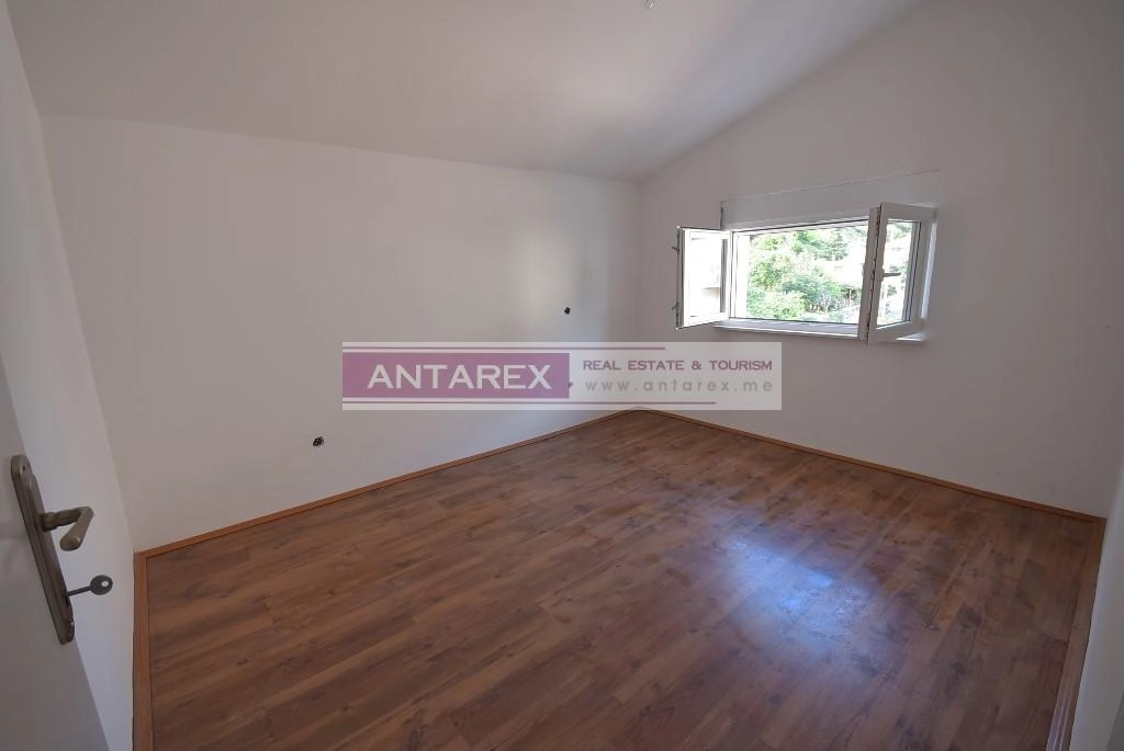Kuca-sa-tri-sprata-u-Igalu-Herceg-Novi-14 Kuća 232 m² – Igalo, Herceg Novi — fotografija 15