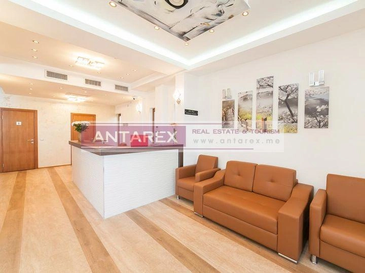 Hotel-na-prvoj-liniji-do-mora-u-Bijeloj-Herceg-Novi-3 Poslovni prostor 1.000 m² – Bijela, Herceg Novi — fotografija 4