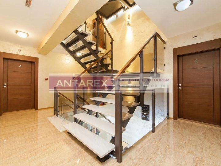 Hotel-na-prvoj-liniji-do-mora-u-Bijeloj-Herceg-Novi-8 Poslovni prostor 1.000 m² – Bijela, Herceg Novi — fotografija 9