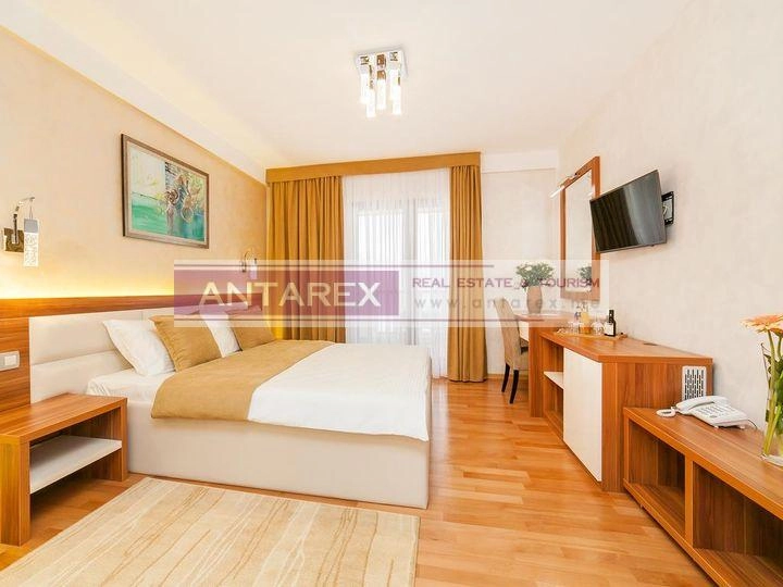 Hotel-na-prvoj-liniji-do-mora-u-Bijeloj-Herceg-Novi-9 Poslovni prostor 1.000 m² – Bijela, Herceg Novi — fotografija 10