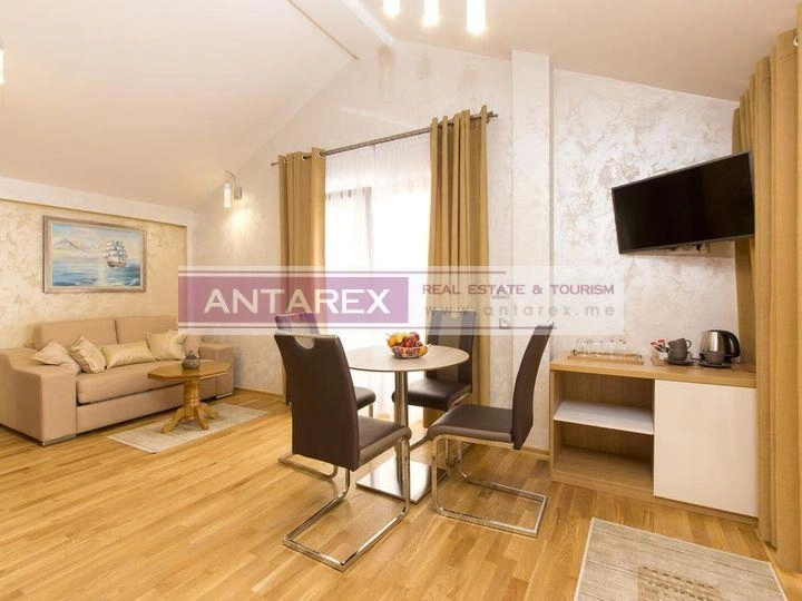 Hotel-na-prvoj-liniji-do-mora-u-Bijeloj-Herceg-Novi-14 Poslovni prostor 1.000 m² – Bijela, Herceg Novi — fotografija 15