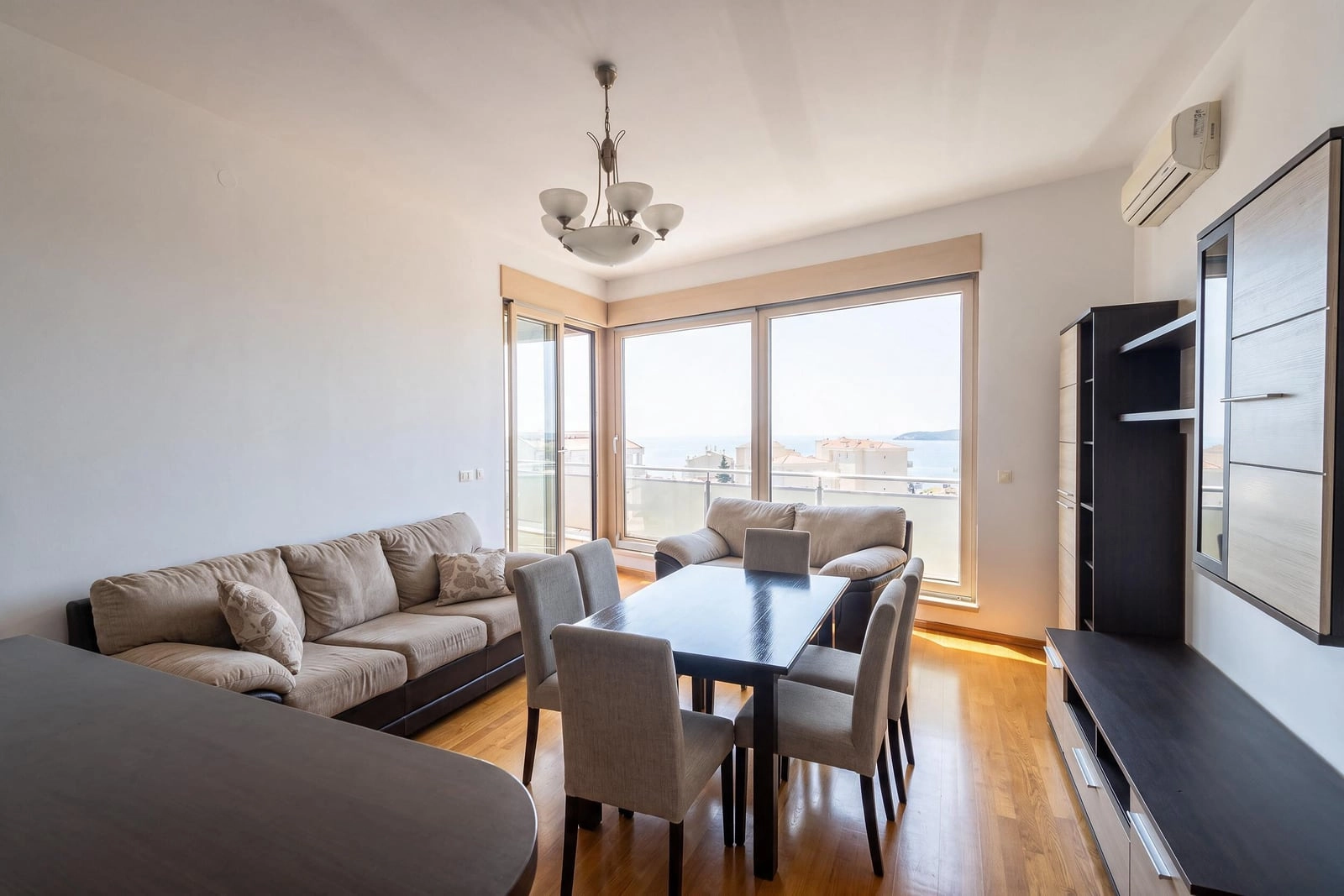 Trosoban-stan-sa-pogledom-na-more-u-Becicima-Budva-3 Trosoban stan 98 m² – Bečići, Budva — fotografija 4