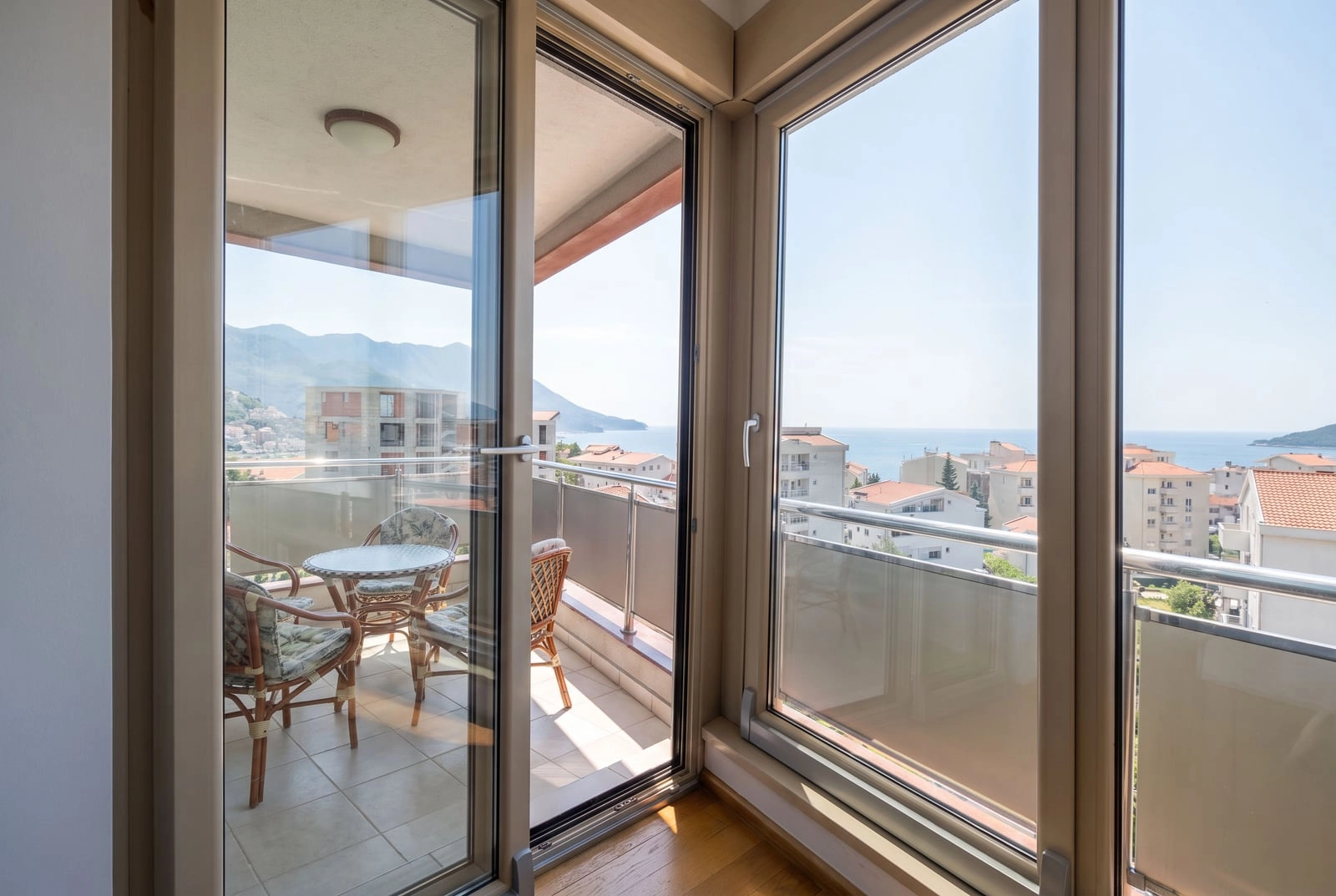 Trosoban-stan-sa-pogledom-na-more-u-Becicima-Budva-8 Trosoban stan 98 m² – Bečići, Budva — fotografija 9